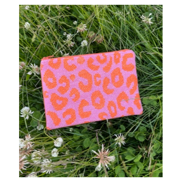 Pomp Stitch - Broderikit - My Little Leo Clutch Orange/Pink