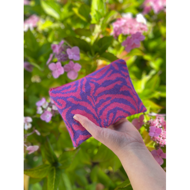 Pomp Stitch - Broderikit - My Little Zebra Clutch Lilla/Pink